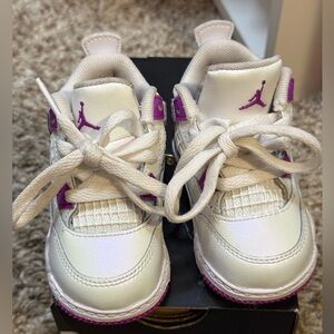 Jordan Retro 4 Hyper/Violet White
4C TD